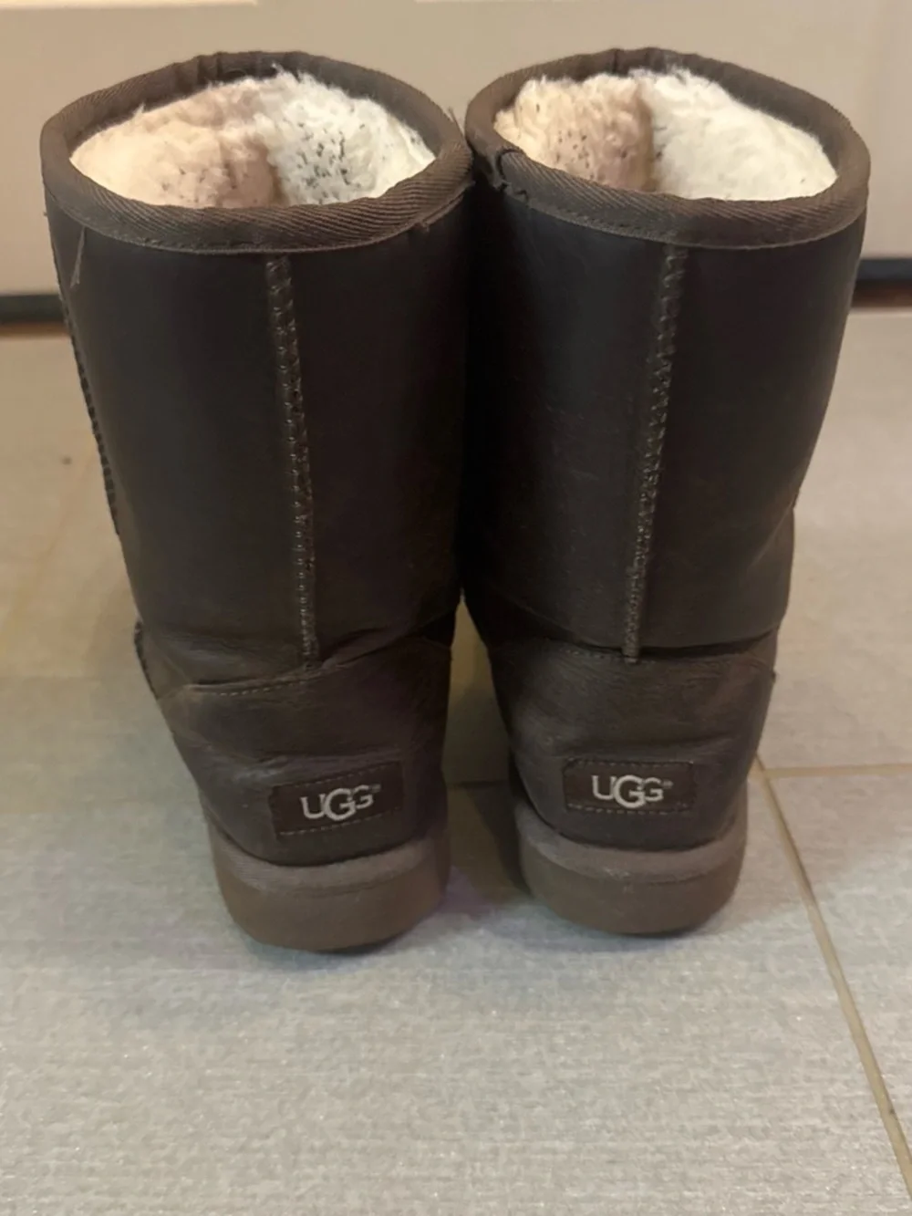 UGG womens Chestnut Brown Grip-Pattern Winter Boots size 8